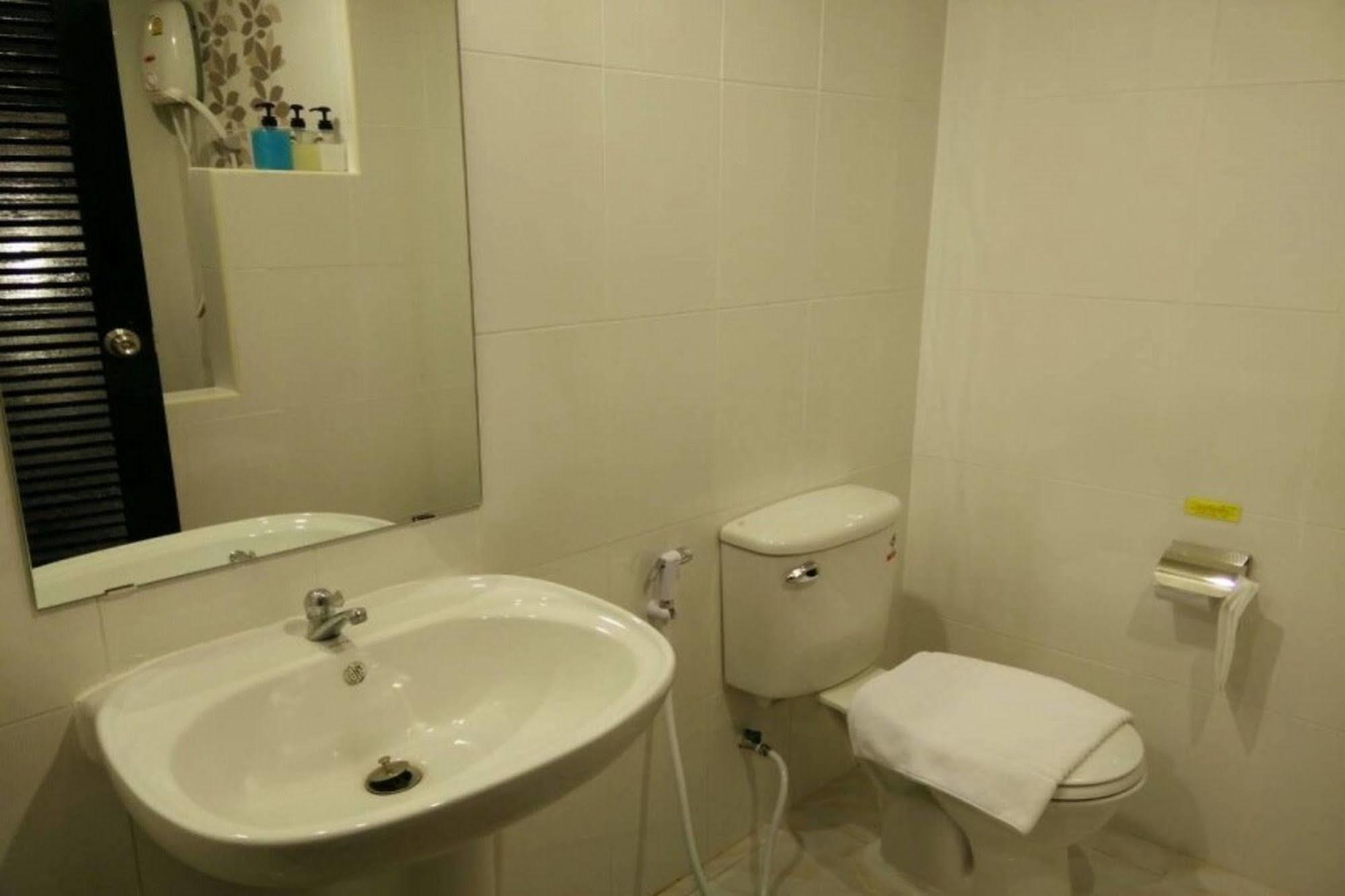 One Fu Hotel Surin Exterior foto